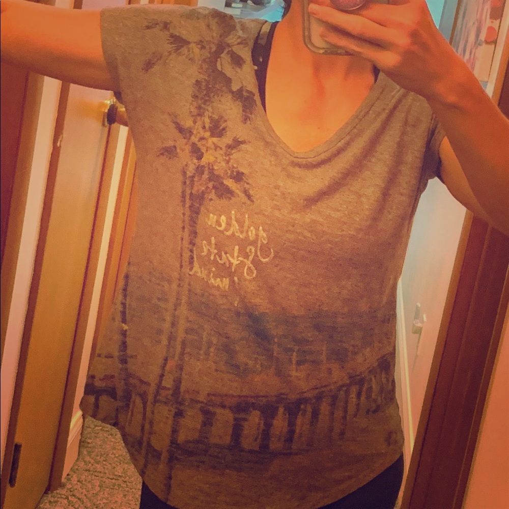 Loose v-neck tee